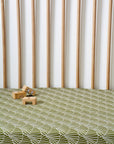 SNÄCKOR | Olive green | 40x80cm/15,7x31,5"| Dra-På-Lakan för vagn/vagga