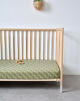 SNÄCKOR | Olive green | 40x80cm/15,7x31,5"| Dra-På-Lakan för vagn/vagga