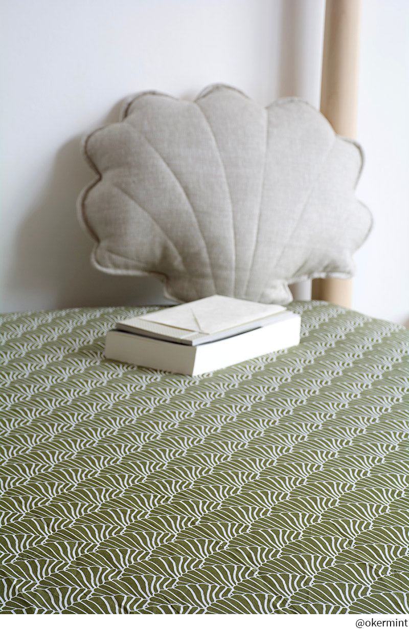 SEASHELLS | Olive green | 140x200cm / 55x79&quot; | Double fitted sheet